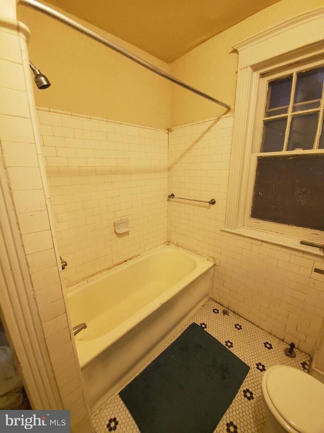 Primary Photo - 1305 W Roosevelt Blvd
