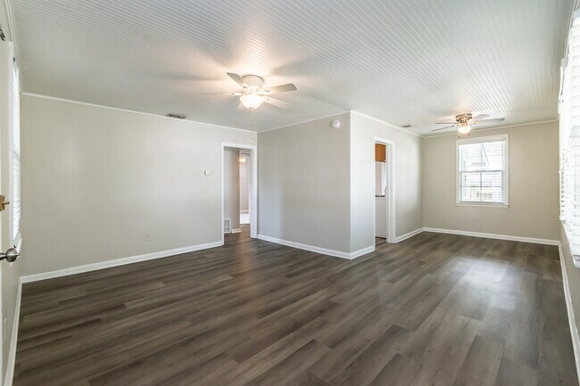 Building Photo - 505 Hopkins St