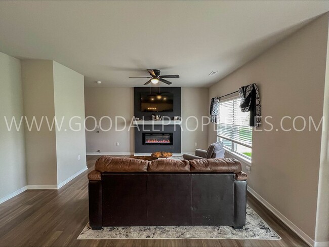 Foto del edificio - 3 Bedroom Townhome in Waukee