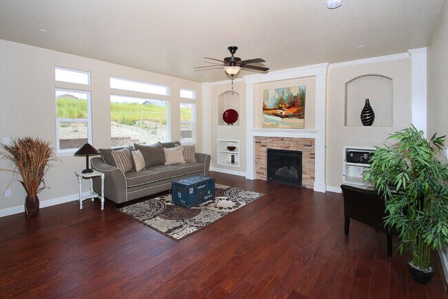 Building Photo - 6004 Nash Dr