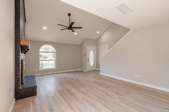 Photo - 2027 Lucerne Cir House