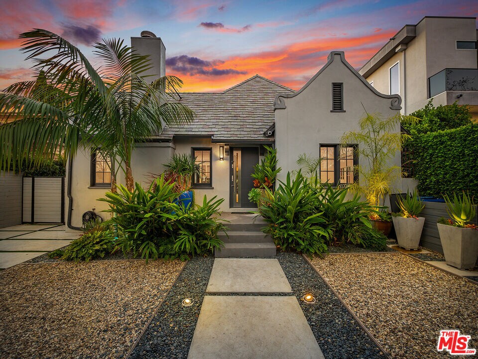 Foto principal - 737 N FULLER Ave