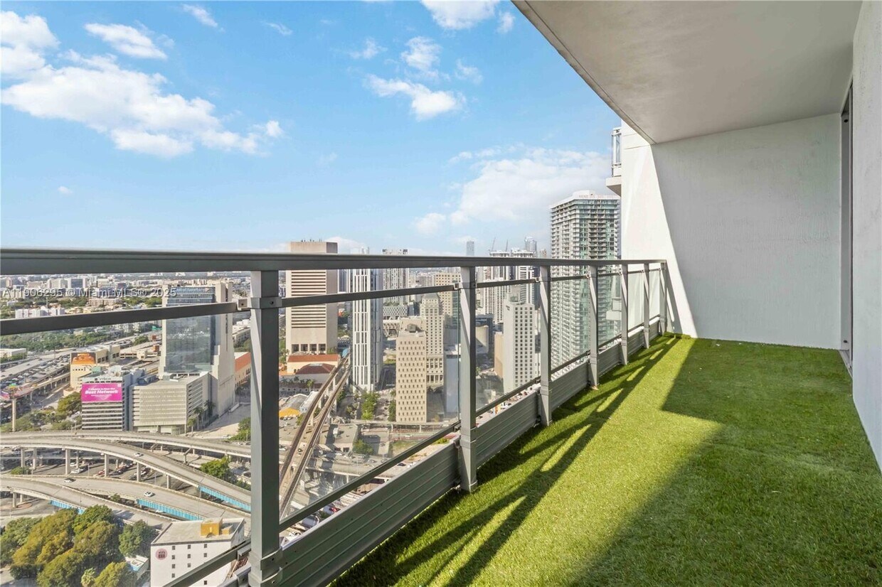 Foto principal - 90 SW 3rd St