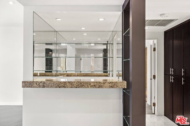 Building Photo - 1210 Kings Rd