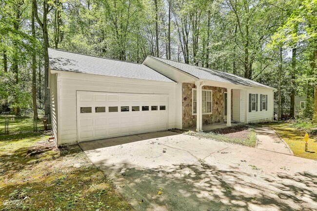Building Photo - 130 Running Bear Trl