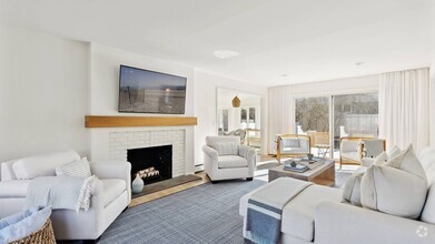 Building Photo - 635 Water Mill Towd Rd