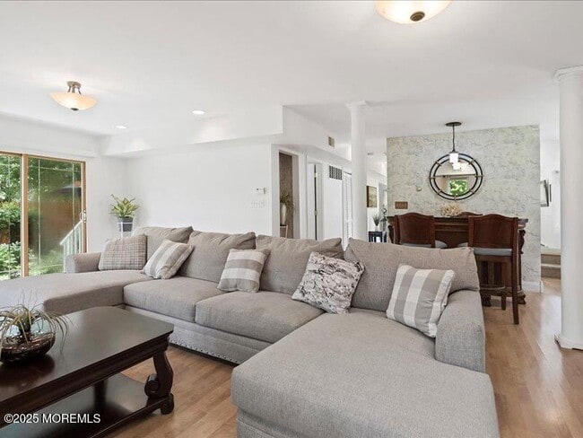 Building Photo - 552 Prospect Ave