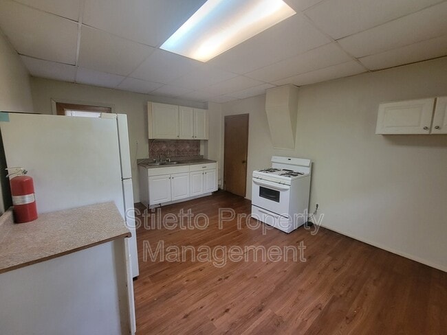 Building Photo - 223 Zerby Ave