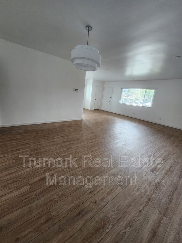 Building Photo - 1835 Lake St