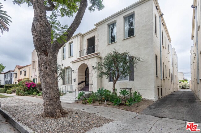 Foto del edificio - 418 N Curson Ave
