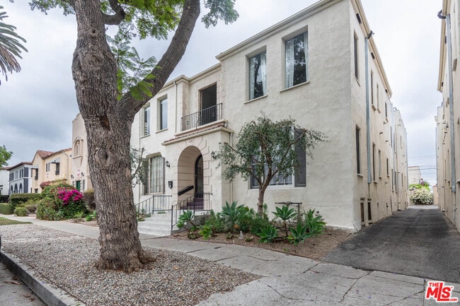 Building Photo - 418 N Curson Ave