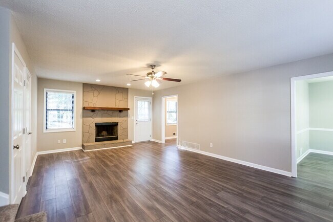Building Photo - 3055 Sumit Wood Dr NW