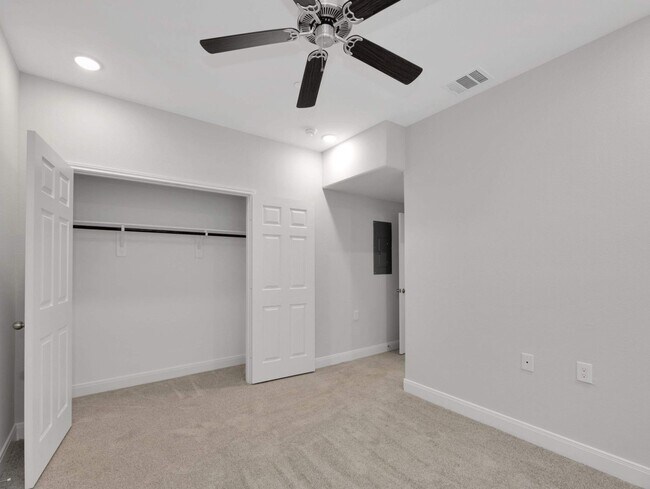 Foto del edificio - 430 Schmidt Rd