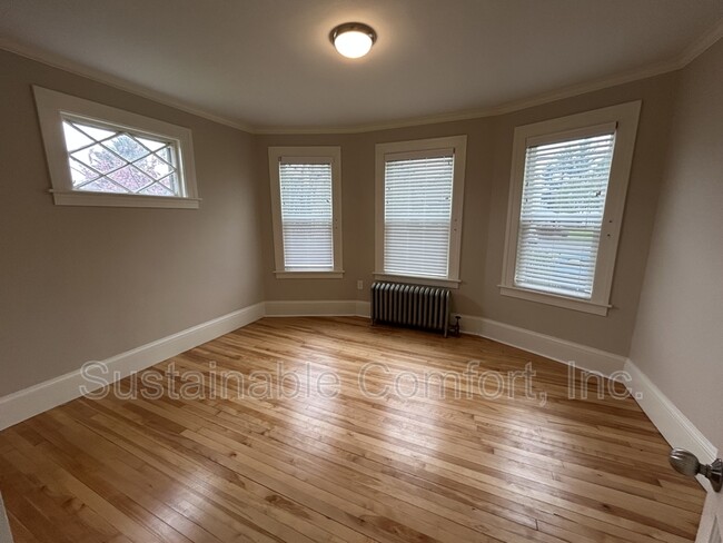 Foto del edificio - 76 Fairhaven Rd