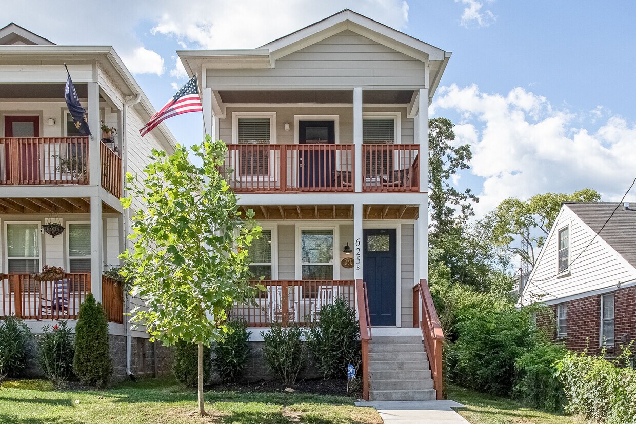 Available NOW! 625B James Avenue. - 625 James Ave