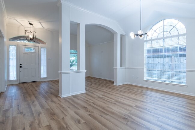 Foto del edificio - 10818 Oak Acres Dr