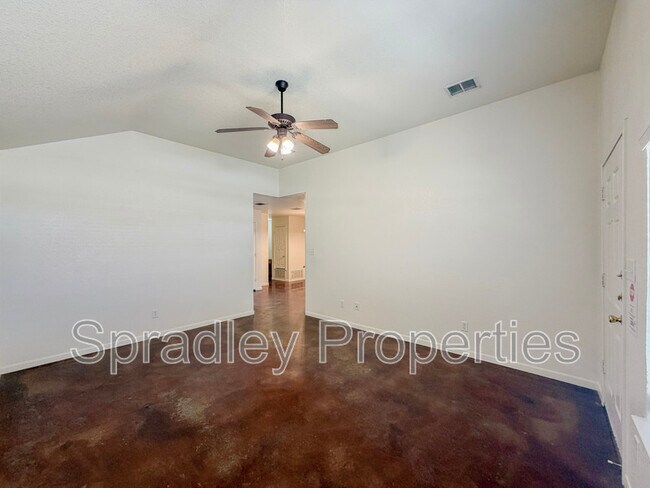 Building Photo - 5604A Luxor Dr