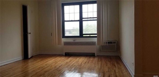 2 Bedroom In Kew Garden Hills Ny 11367 House For Rent In Queens Ny Apartments Com