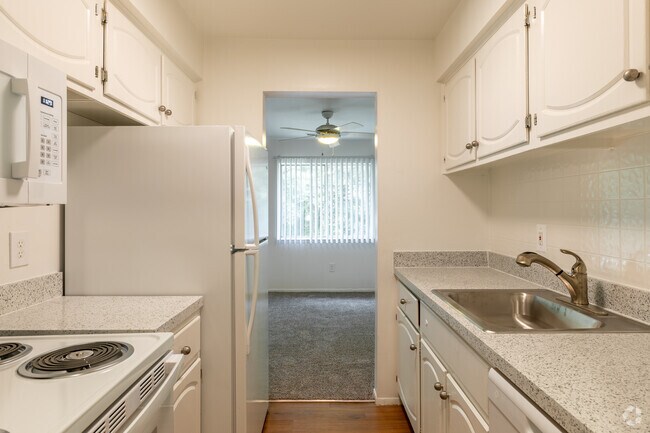 1BR, 1BA - 915SF, cocina - Bloomfield On The Green - West Bloomfield, MI