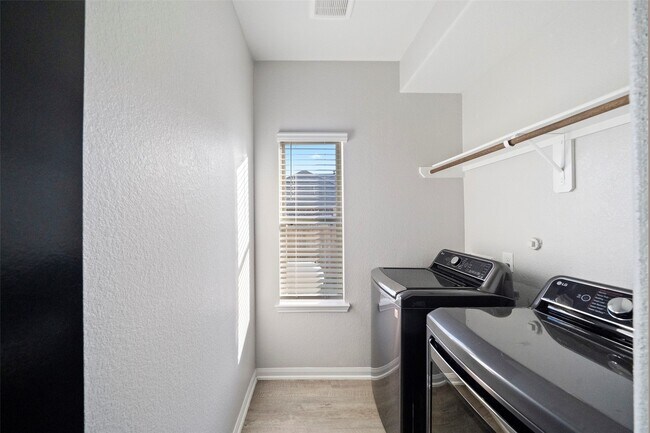 Building Photo - 6161 White Oak Leaf Lp