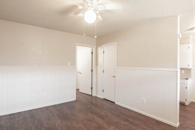Foto del edificio - Leasing Special!! No deposit! AVAILABLE NOW!!