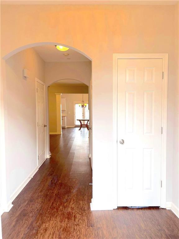 Building Photo - 2048 Lakeshore Overlook Dr