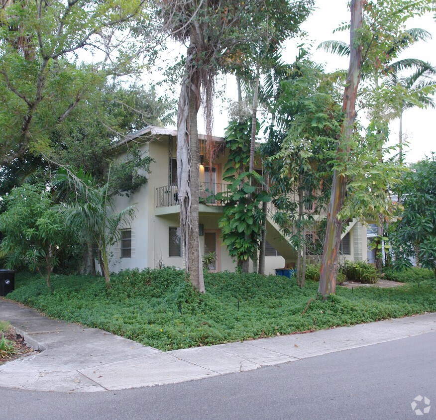 Foto principal - 901 SE 2nd St