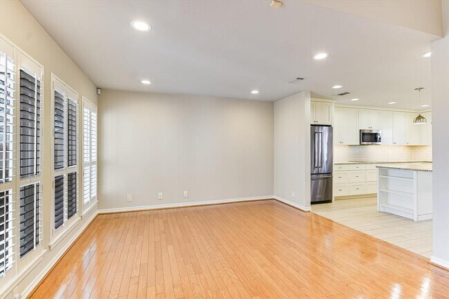 Building Photo - 8405 Cima Serena Ct