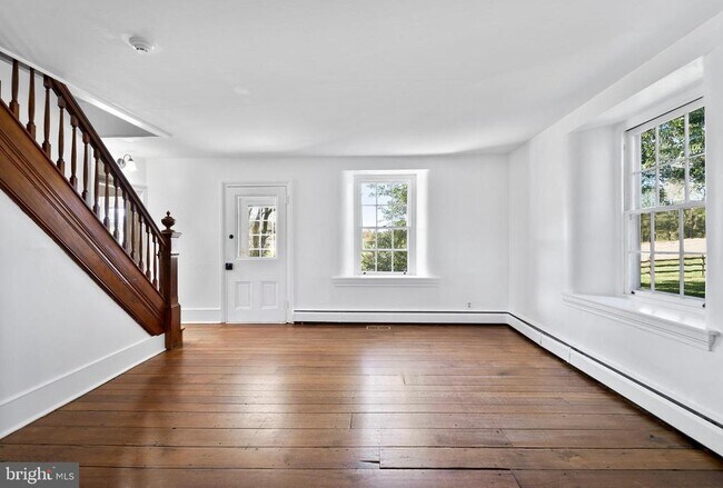 Foto del edificio - 1025 N Chatham Rd