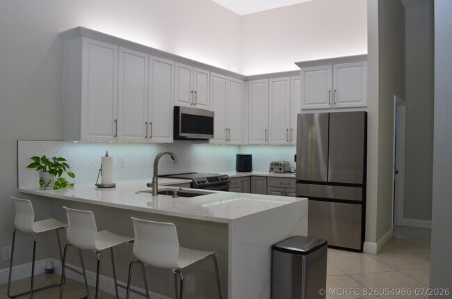 Building Photo - 9242 Olmstead Dr