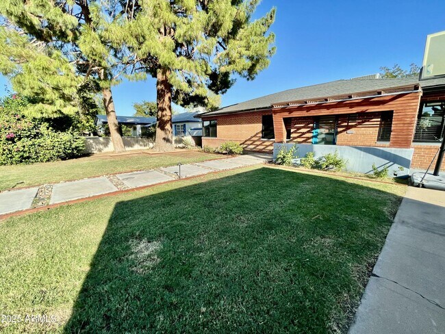 Foto del edificio - 1520 W Berridge Ln