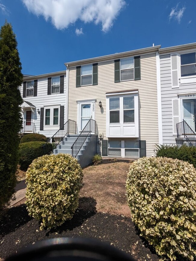 Foto del edificio - 3 level townhouse in established Frederick neighborhood available now!
