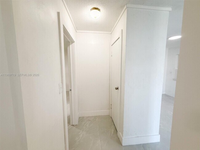 Foto del edificio - 7040 NW 24th St