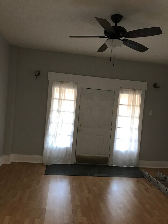 Building Photo - 213 Burns Ave