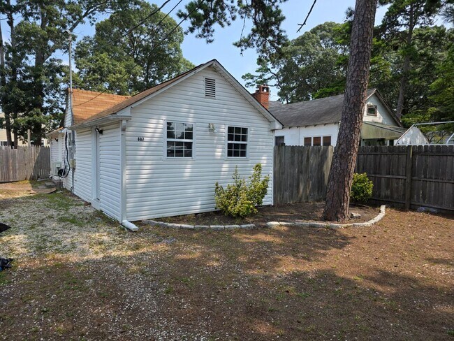 Building Photo - Brand New Renovated Cozy home