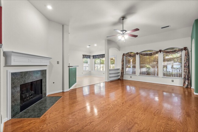 Building Photo - 118 W Russet Grove Cir