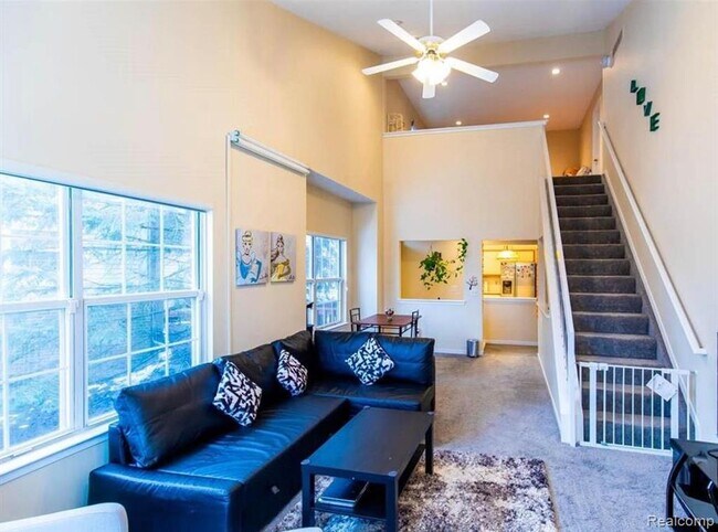 Building Photo - 41883 Cantebury Dr