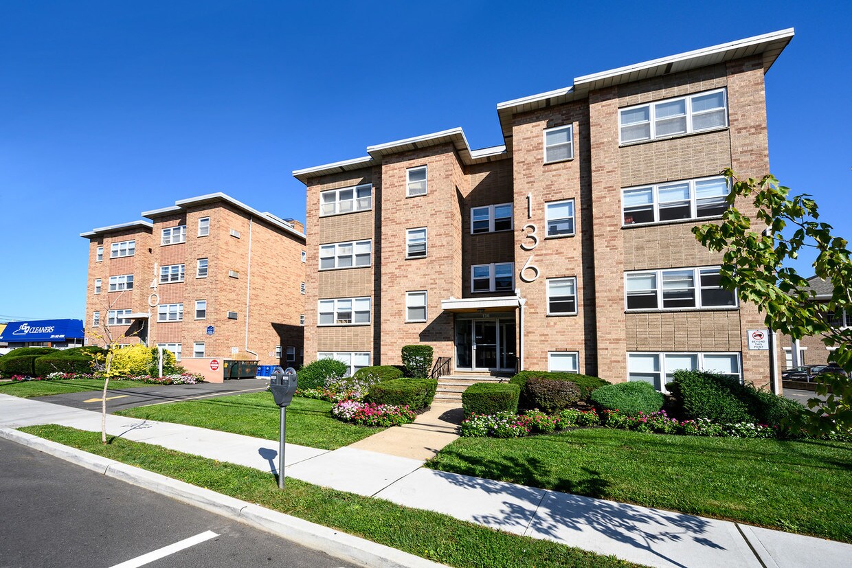 State Gardens Apartments in Hackensack, NJ