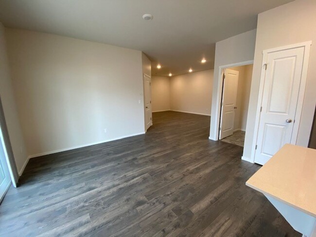 Building Photo - Move in special $500 off first months rent...