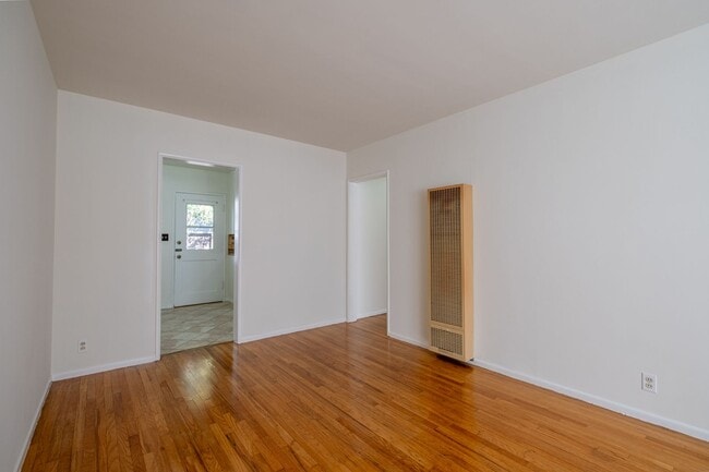 Building Photo - Juanita Residences