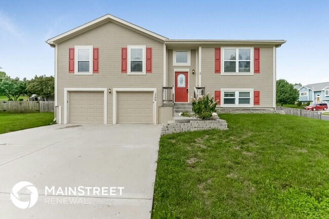 Building Photo - 1700 Clear Creek Dr