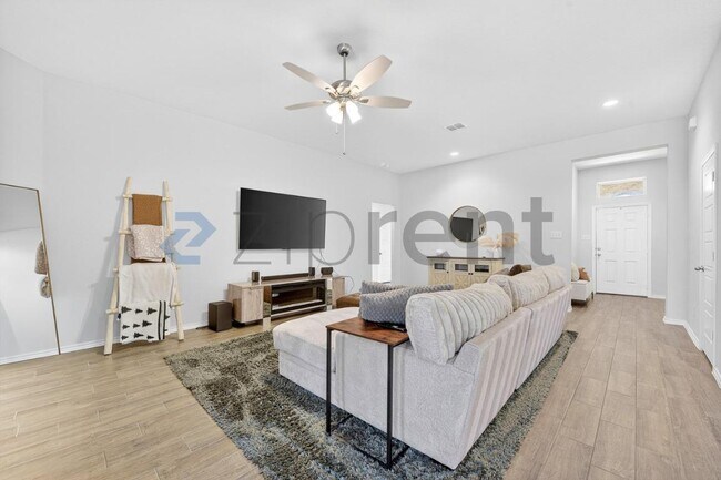 Foto del edificio - 2650 Streamside Dr