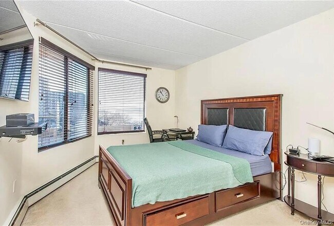 Foto del edificio - 1155 Warburton Ave