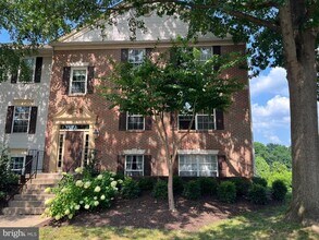 Building Photo - 12100 Greenway Ct