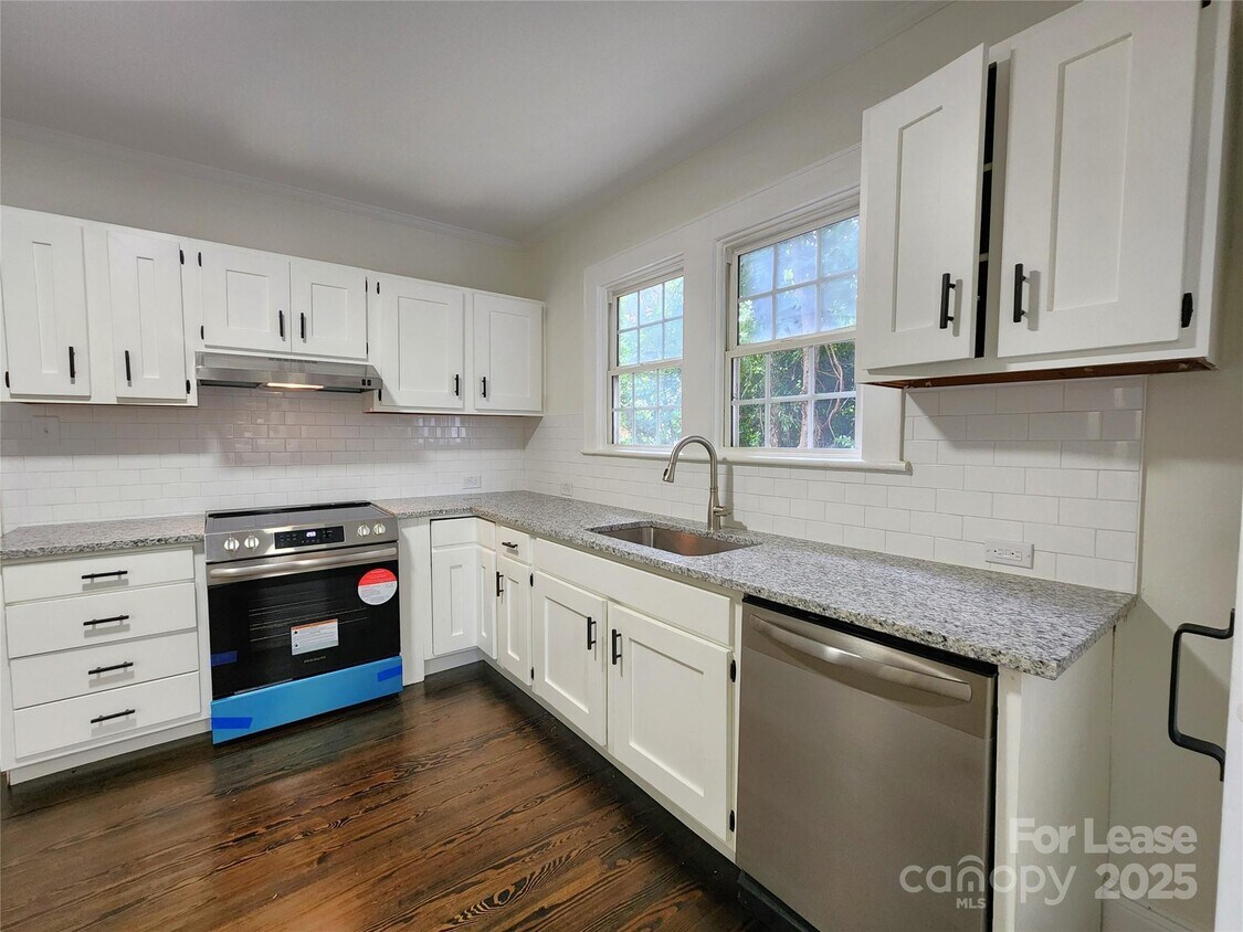 Primary Photo - 179 Duval St NW