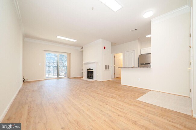 Foto del edificio - 1521 Spring Gate Dr.