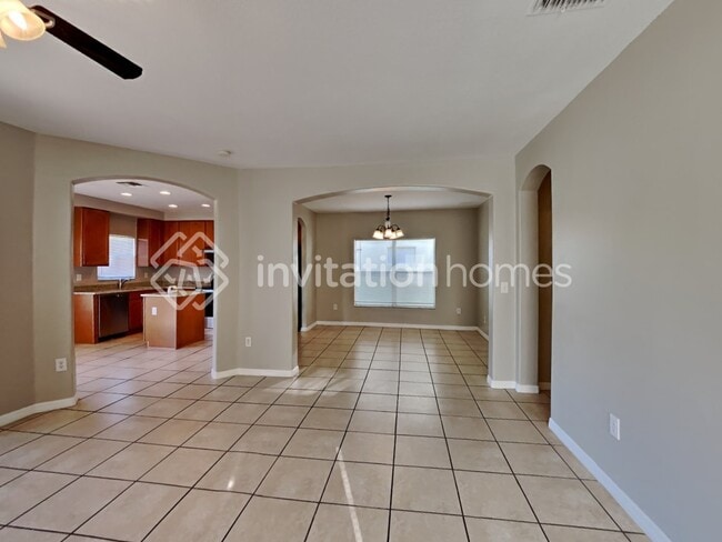 Building Photo - 8233 Crescent Moon Dr