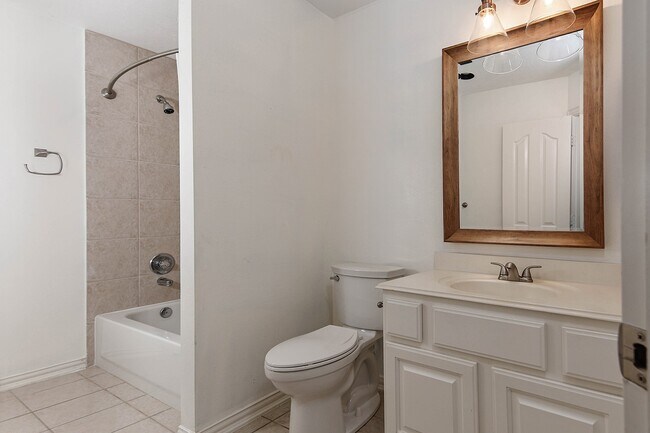 Building Photo - 27 Bluff Creek Pl