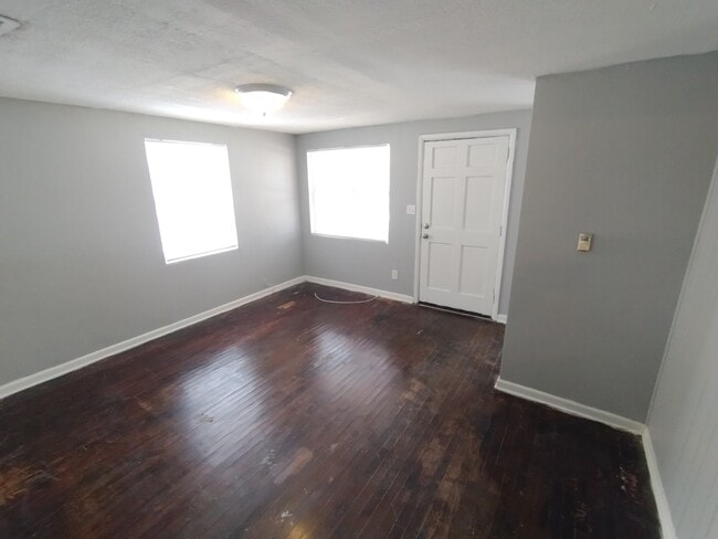 Building Photo - 3036 Saturn Ave
