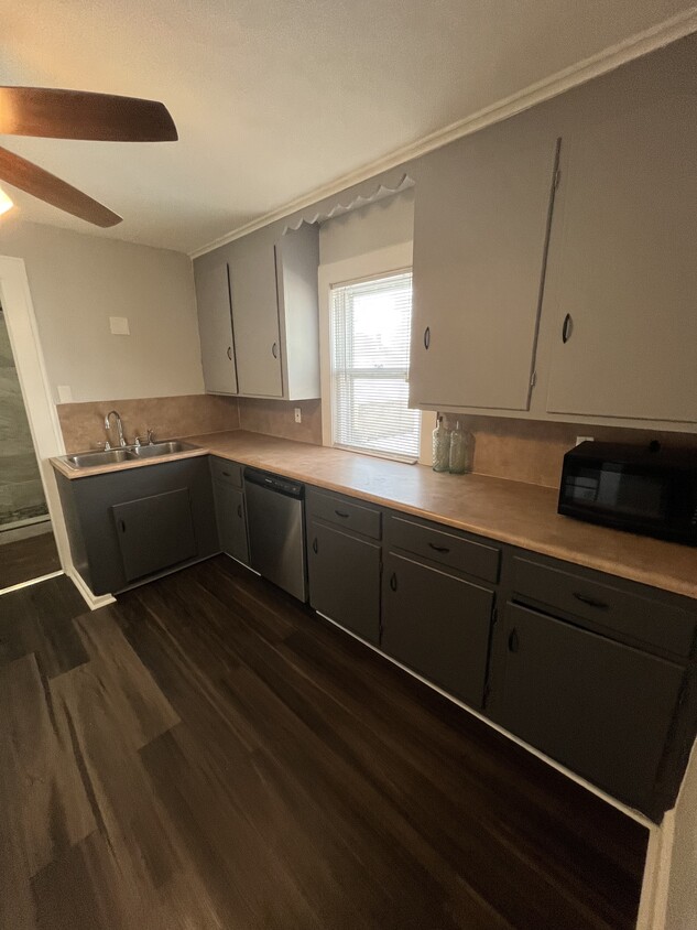 Foto principal - 113 Crestmont Rd